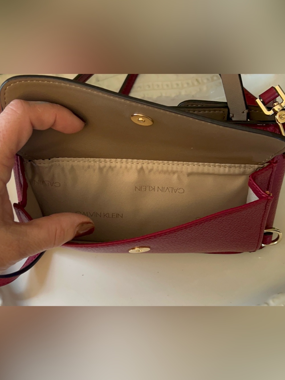 Calvin Klein Red Pebble Leather Phone Crossbody Bag - Picture 3 of 6